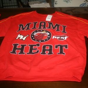 Women's NBA Miami Heat Graphic Sweat Shirt. Red Long Sleeve Pullover NWT